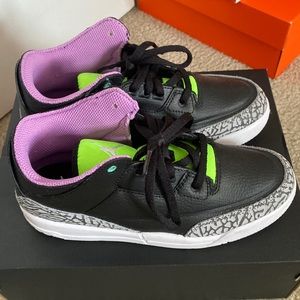 Kids Jordan’s worn twice black grey and lime green